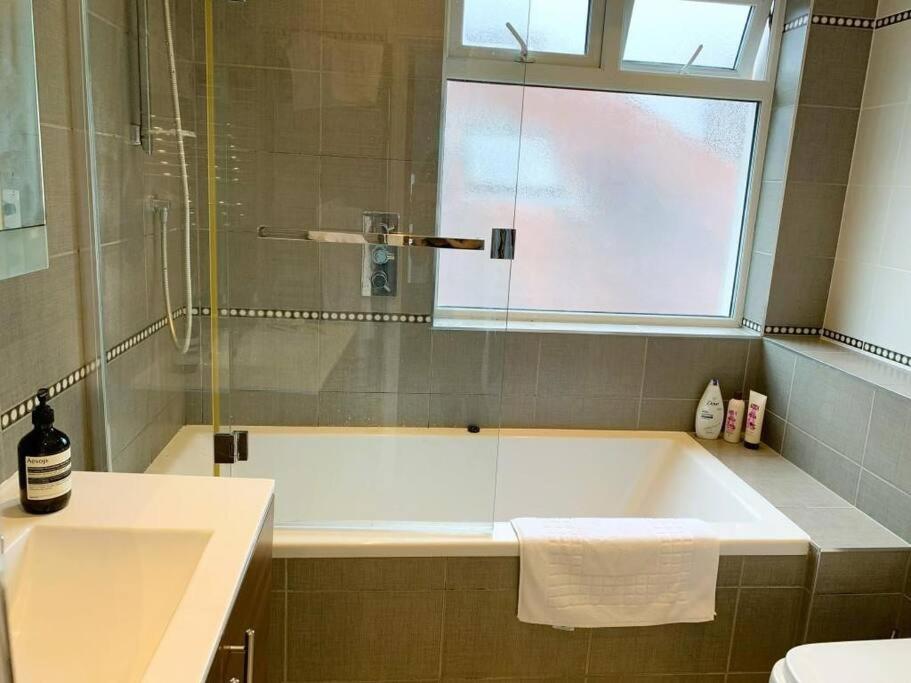 Bournecoast - 2 Bedroom Stylish - Fm9560 * Борнмут