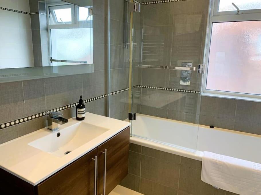 Bournecoast - 2 Bedroom Stylish - Fm9560 Борнмут